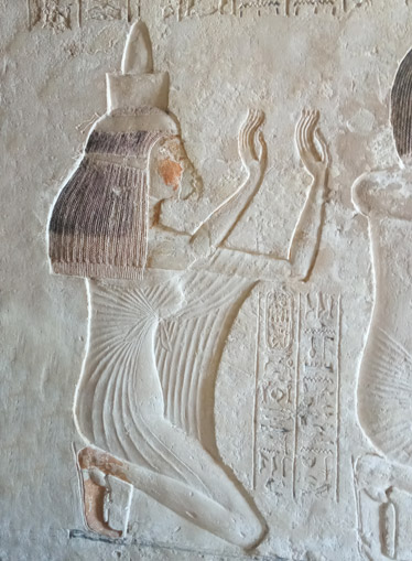 Ägyptisches Relief einer Figur in Yoga Position
